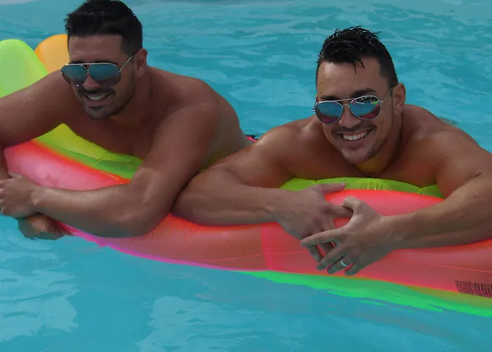 The Vintage Club - Gay Men Only